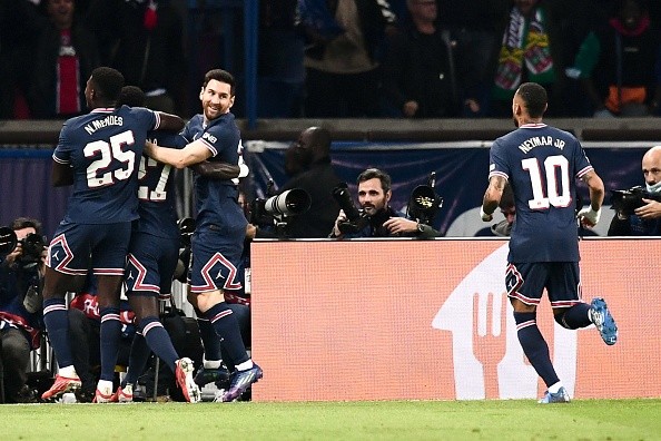 PSG celebra el 1-0 parcial contra Macnchester City.