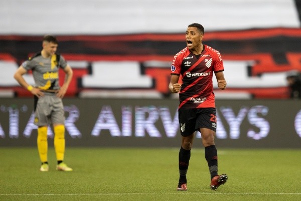 En Copa Sudamericana también habrá final entre brasileños con Athletico Paranaense ante RB Bragantino. (Foto: Getty Images)