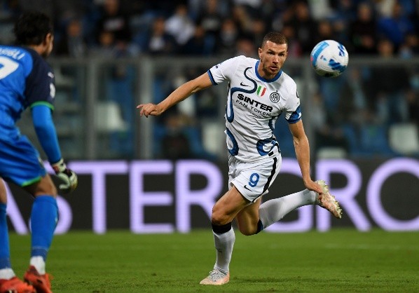 Edin Dzeko fue vital en el Inter. A solo un minuto de haber entrado a la cancha, anotó el gol del empate ante Sassuolo. Foto: Getty Images