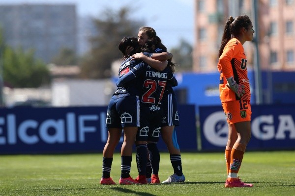 La U le pasó por encima a la U de Conce y se metió en semifinales del Campeonato Femenino. Foto: Javiera Mera, prensa U. de Chile
