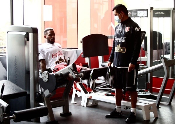 Jefferson Farfán viene superando una lesión de rodilla. (Foto: Selección Perú)