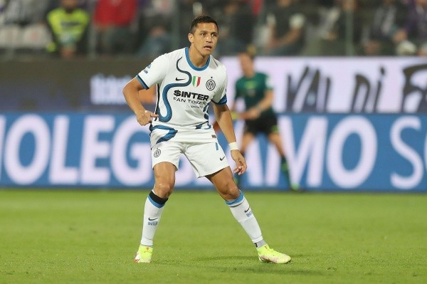 Alexis Sánchez mostró su molestia tras quedarse en el banquillo ante Sassuolo. (Foto: Getty Images)