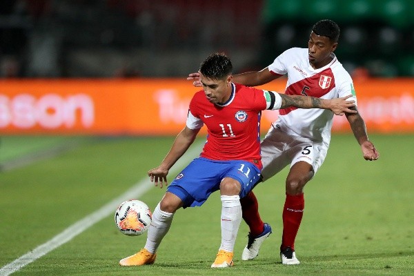 Felipe Mora fue titular en la victoria ante Perú en Santiago. (Foto: Getty Images)