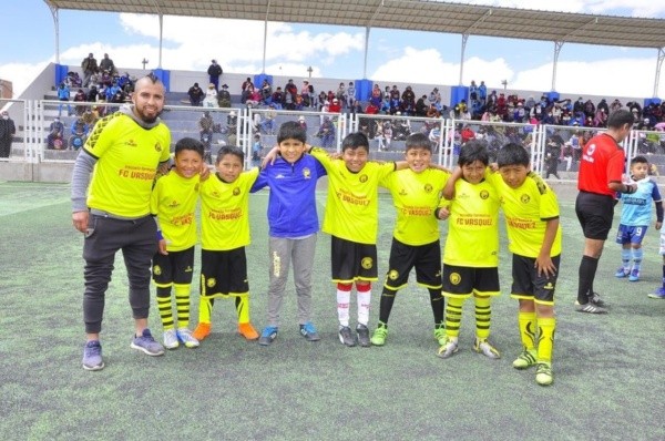 La escuela de fútbol que instauró en la región de Puno, en la ciudad de Juliaca, donde dejó un gran cariño con sus hinchas.
