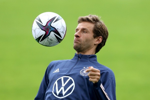 A pesar que muchos lo retiraban, Thomas Müller sigue siendo opción en Alemania. Foto: Getty