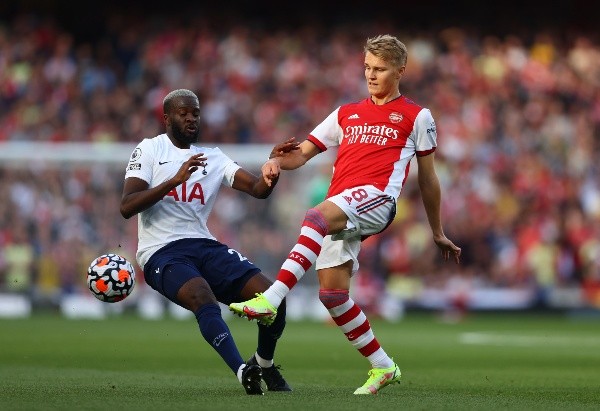 Odegaard en el clásico entre Arsenal y Tottenham (Getty)
