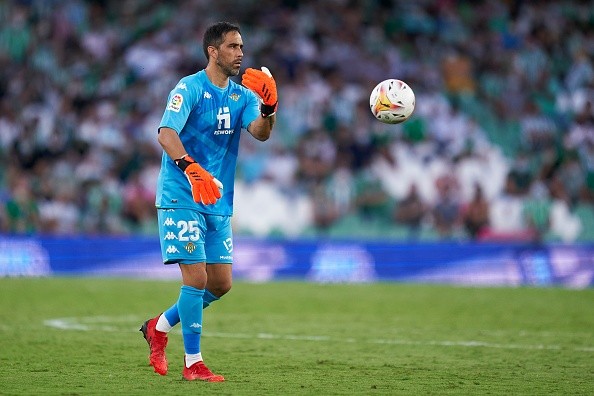 Bravo tiene contrato con el Betis hasta mediados de 2022.