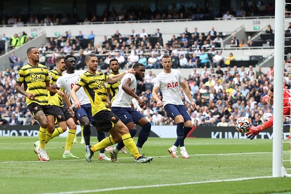 Buenas noticias: Sierralta estará sólo tres semanas fuera por lesión. (Foto: Getty Images)