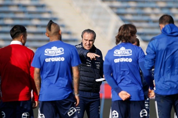Martín Lasarte trabaja con sus seleccionados para cambiar la cara de la selección y dar la última esperanza en las Eliminatorias. Foto: ANFP