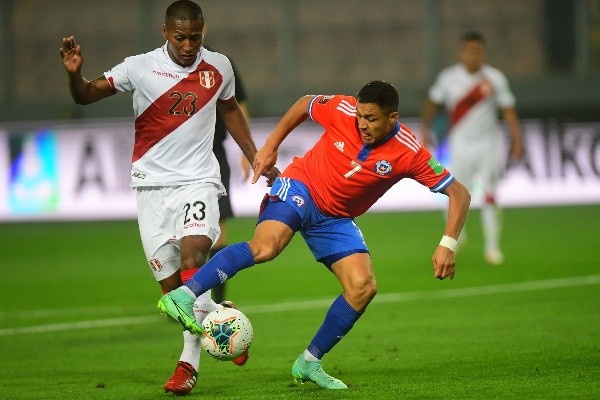 Chile terminó más que herido tras el partido con Perú. Alexis Sánchez no tuvo su mejor noche, pero el plantel salió a respaldarlo para que vuelva a brillar. Foto: Agencia Uno