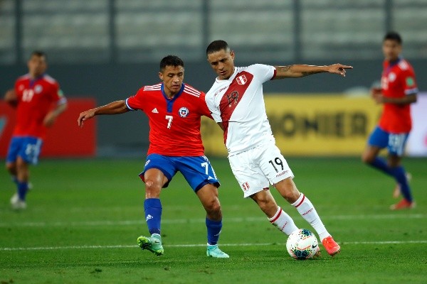 La selección chilena estrenó su nueva camiseta el pasado jueves ante Perú. (Foto: Getty Images)