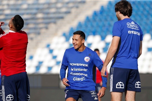 Con Alexis Sánchez a la cabeza la Roja volverá a buscar un triunfo que le permita seguir soñando