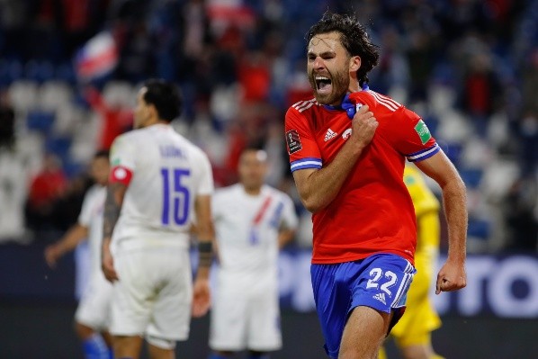 Chile se impuso a Paraguay con golazos de Brereton e Isla para seguir soñando con llegar a Qatar 2022.