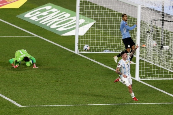 Argentina no perdonó los errores de Uruguay para vencer por 3-0