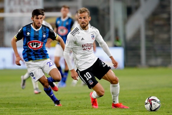 Christian Santos ya debutó por apuro, pero en Colo Colo lo quiere al 100 por ciento para que se destape con todo. Foto: Agencia Uno
