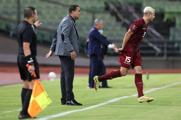 El técnico interino ha logrado dejar una buena imagen con Venezuela ante Brasil y Ecuador. Foto: Getty Images