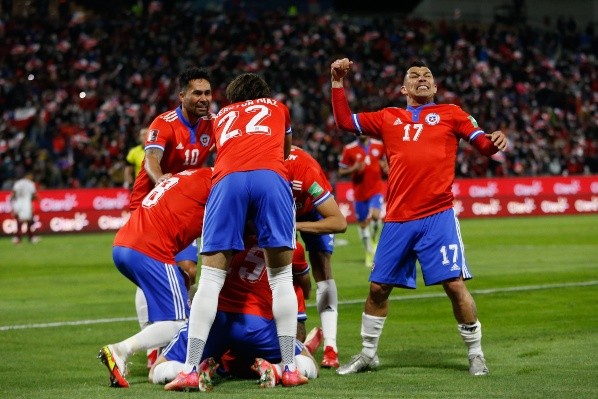 Chile derrota por la mínima a Venezuela y, por ahora, está presionando a la zona de clasificación. Foto: Agencia Uno