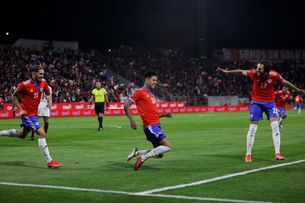 En dos partido hubo que buscar reemplazos para Arturo Vidal y Charles Aránguiz, algo que según Guarello se hizo de buena manera. Foto: ANFP