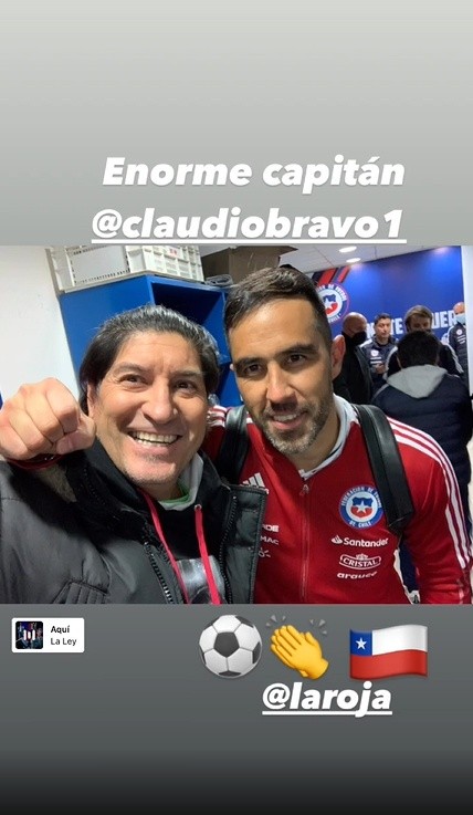 De capitán a capitán: Bam Bam Zamorano y Claudio Bravo tras la victoria ante Venezuela.