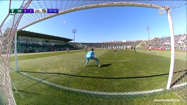 Gabriel Rojas y el golazo de Santiago Wanderers ante Everton en el clásico.