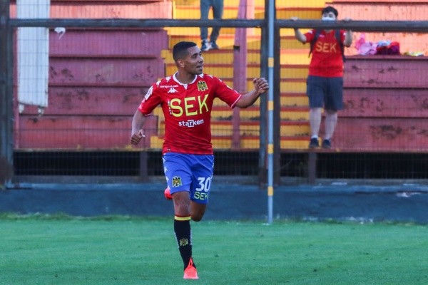 Cristian Palacios puso el segundo gol con un cabezazo en un tiro de esquina. (Foto: Agencia Uno)
