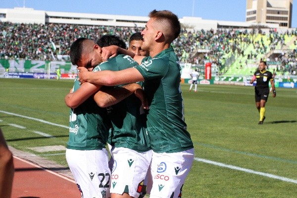 Santiago Wanderers volvió a ganar el Clásico Porteño y sueña con salvarse de la B. Foto: Agencia Uno