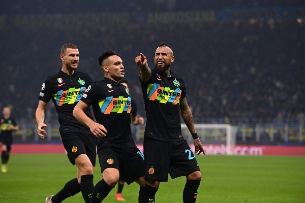 Arturo Vidal fue clave ante el Sheriff, aportando un gol y una asistencia. Alexis Sánchez entró desde el banquillo y por poco genera otro tanto. Foto: Inter