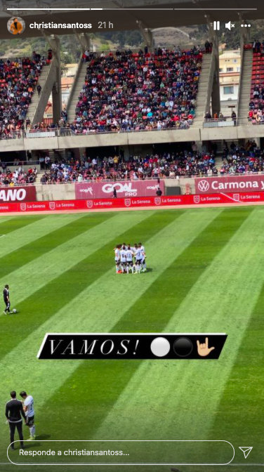 La imagen de Christian Santos apoyando desde la tribuna a Colo Colo ante La Serena.