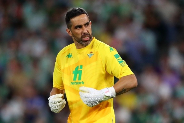 Claudio Bravo brilló con un par de atajadas contra el Leverkusen. (Foto: Getty Images)