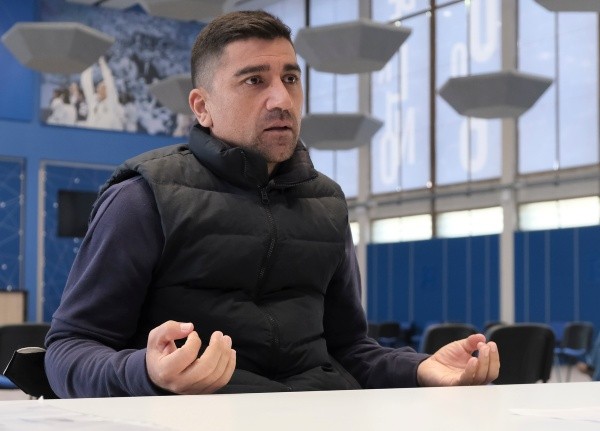 David Pizarro rindiendo su examen oral de entrenador en Italia. Foto: FIGC