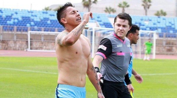 Zederick Vega podría costarle un descenso a San Marcos de Arica. Foto: Agencia Uno