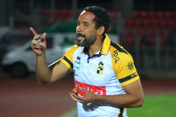 Jean Beausejour brilló con una excelente asistencia a Paredes. (Foto: Agencia Uno)