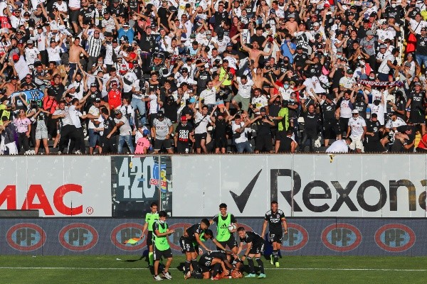 Colo Colo lo ganó en los descuentos y escapó de Universidad Católica. Foto: Agencia Uno