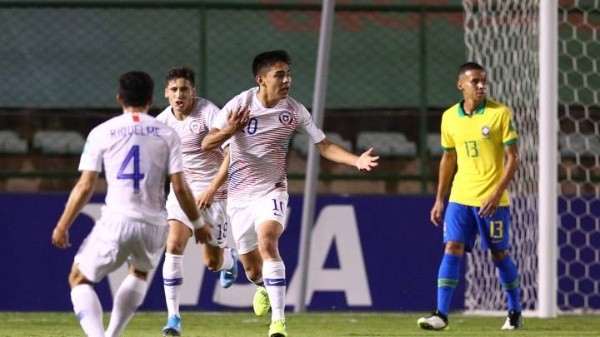 Cruz con la selección chilena sub 17.