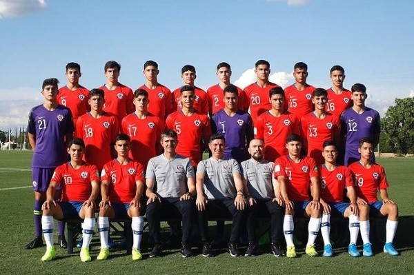 Cruz con la selección chilena sub 17.