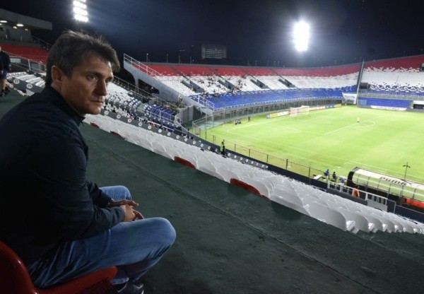 El técnico de la selección de Paraguay observó el duelo entre Libertad y Nacional en el estadio Defensores del Chaco
