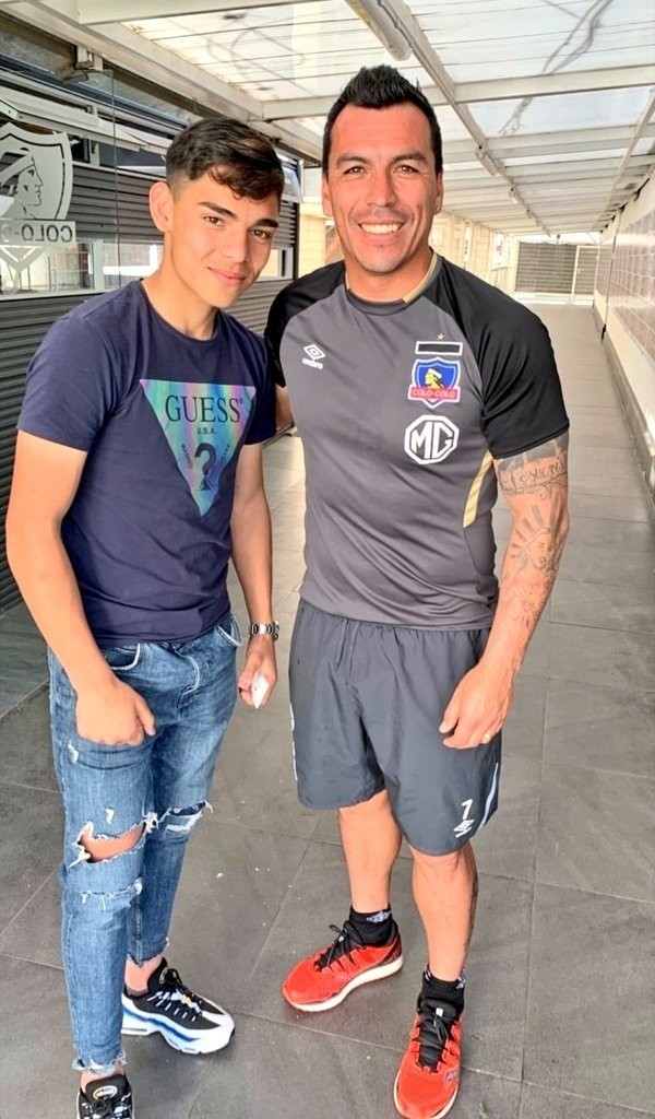 Una foto que representaba presente y futuro de Colo Colo.