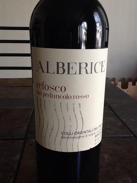 Una botella de Alberice, el nuevo emprendimiento de Alexis Sánchez.