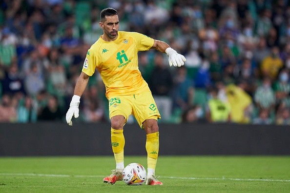 Bravo en la goleada del Betis contra Valencia: elogios de la prensa española.