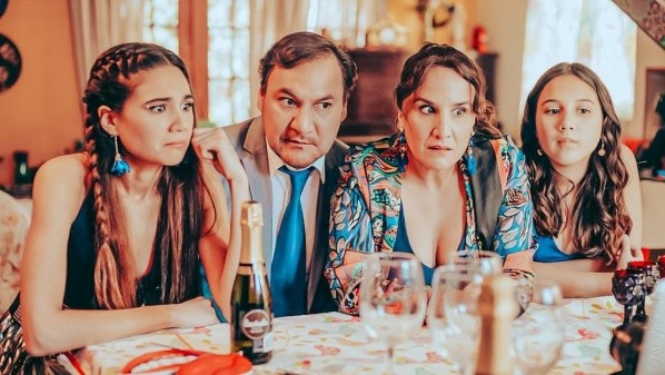 Daniela Muñoz, junto a sus padres Rodrigo Muñoz y Claudia Pérez.