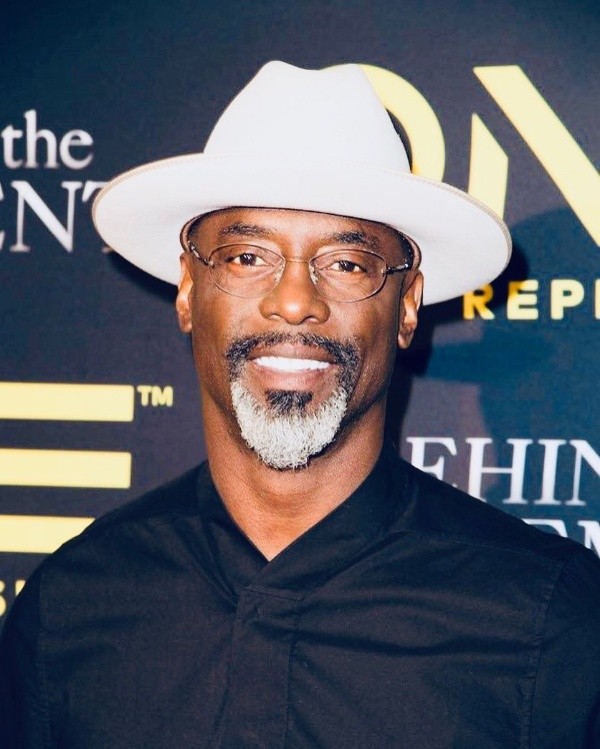 Isaiah Washington, actor reconocido por interpretar al Dr. Preston Burke en    Grey’s Anatomy.