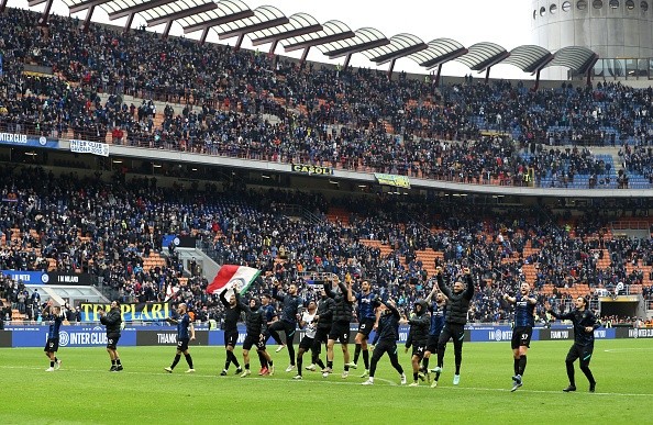 Inter festeja el triunfo contra Udinese con Vidal y Alexis en la cancha el segundo tiempo.