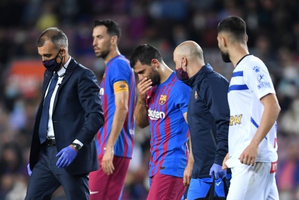 Sergio Kun Agüero deberá alejarse de las canchas tras sufrir problemas cardiacos en pleno partido. Foto: Getty Images
