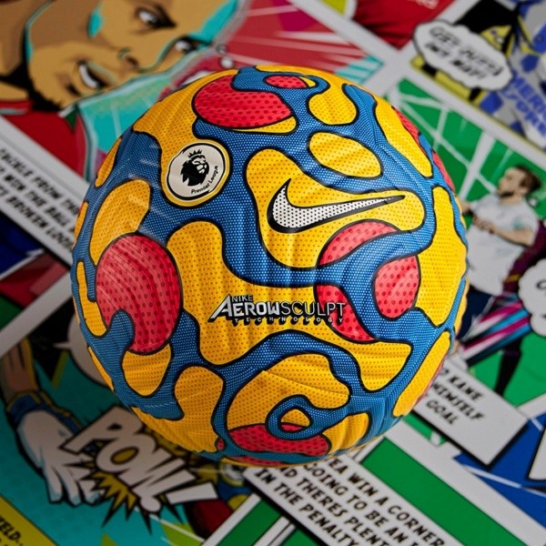 El nuevo y vistoso balón Nike para el invierno de la Premier League 2021-22.