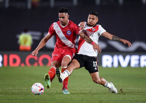 Paulo Díaz había vuelto a las canchas en el partido pasado ante Argentinos Juniors, pero volvió a presentar molestias. Ahora arriesga perderse las eliminatorias con Chile. Foto: Getty Images