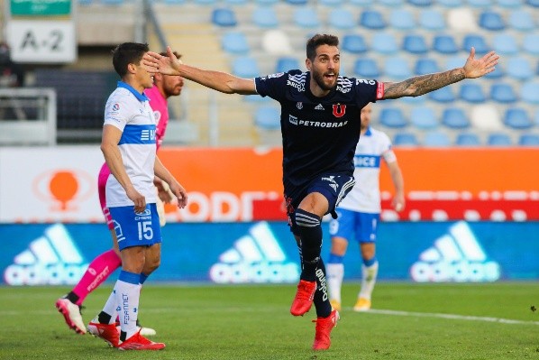 La última vez que se enfrentaron, Universidad de Chile se quedó con el triunfo ante Universidad Católica por 2-1. Foto: Agencia Uno