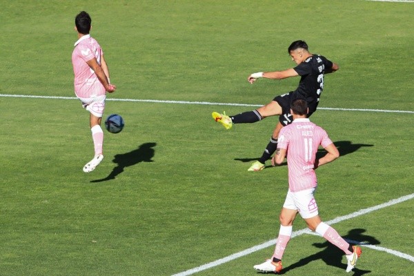 Pablo Solari anotó gol en el más reciente enfrentamiento ante Universidad Católica. (Foto: Agencia Uno)