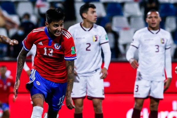 Erick Pulgar está sancionado para el primer partido ante Paraguay. (Foto: Getty Images)