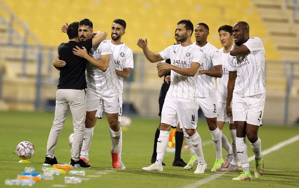 Los jugadores de Al Sadd se despidieron de Xavi. (Foto: Al Sadd)