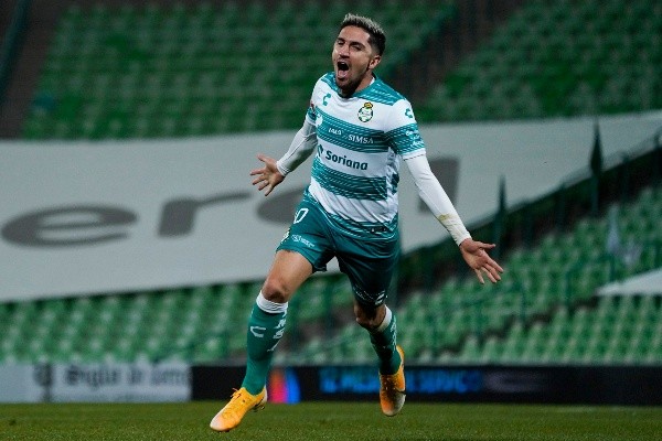 Valdés anotó dos goles para darle el triunfo a Santos ante los Universitarios.